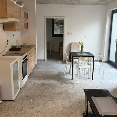 Krasne V Krasnem Prostredi S Kavarnou Mitte * Μπρνο